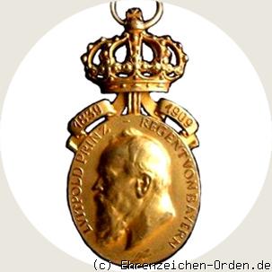 Jubiläumsmedaille mit Krone und Jahreszahlen 1839 – 1909