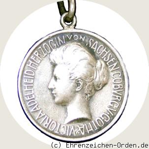 Silberne Medaille für weibliches Verdienst