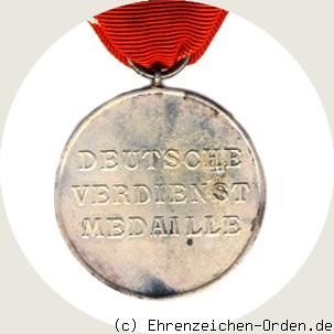 Deutsche Verdienstmedaille in Silber ab 1943 in Blockschrift Rückseite