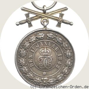 Fürstlicher Hausorden von Hohenzollern Silberne Verdienstmedaille mit Schwertern 3.Modell 2. Ausgabe R&uuml;ckseite