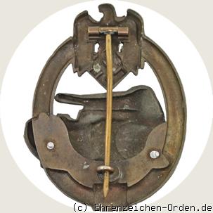 Panzerkampfabzeichen Bronze mit Einsatzzahl 25 Rückseite